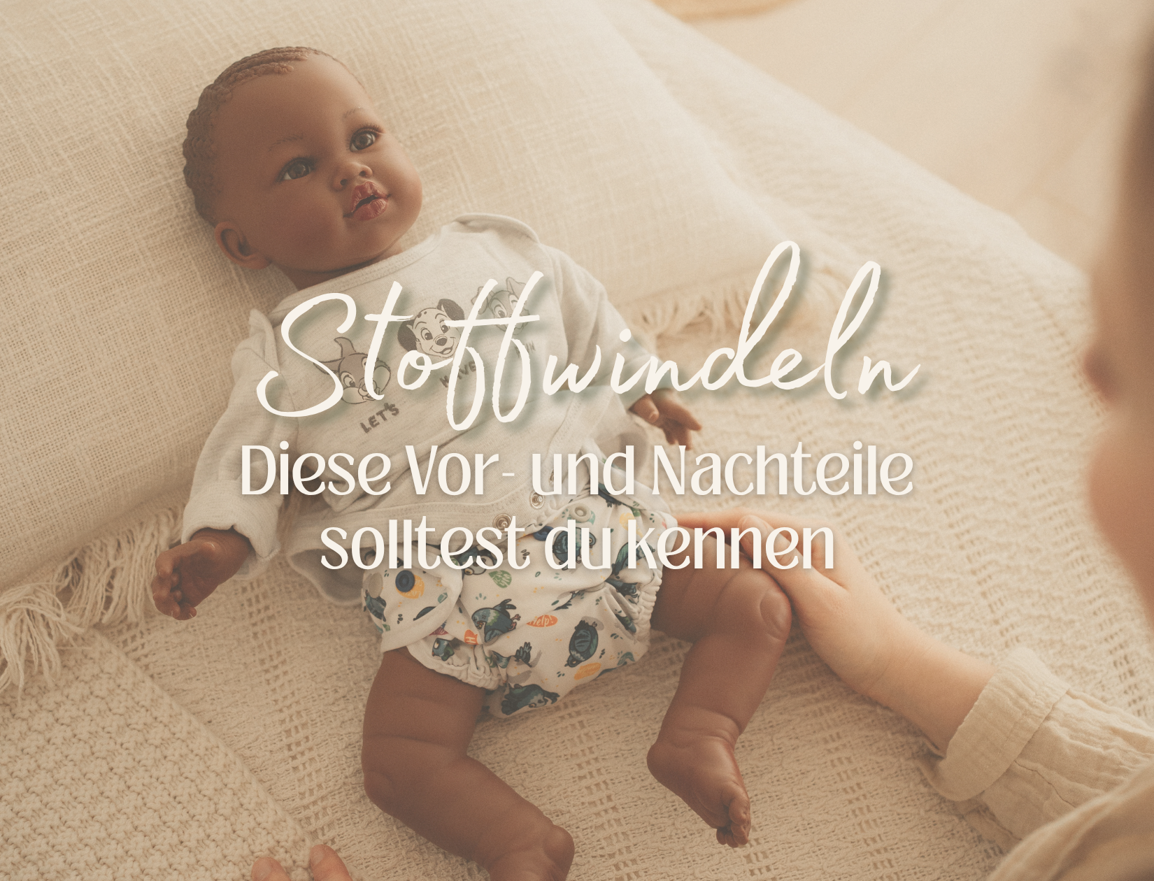 Puppe mit Stoffwindel an