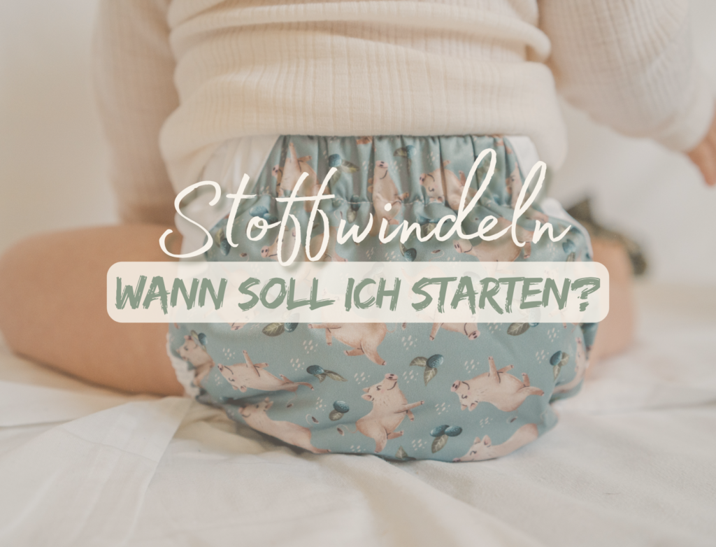 Baby von hinten mit Stoffwindel an